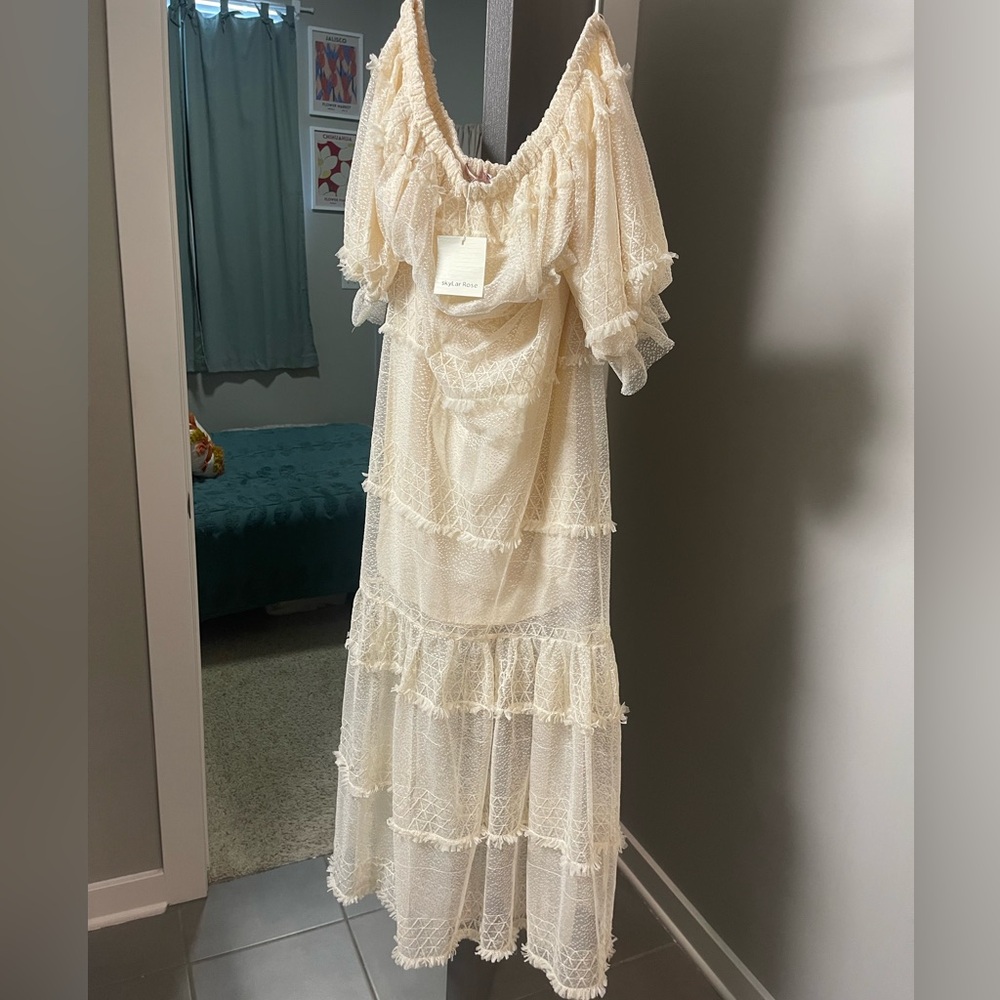 NWT VICI Cream Lace Maxi Dress with Cutout - Picture 5 of 6